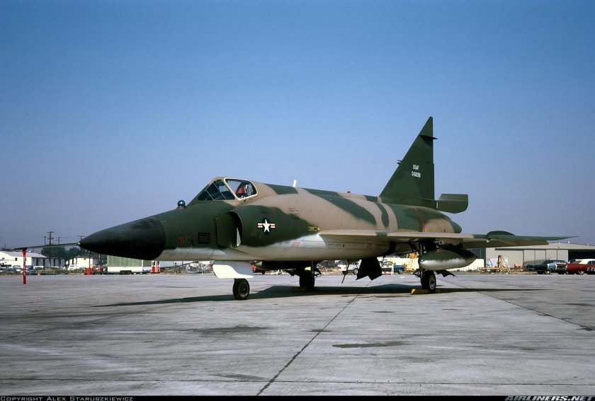 F 102 истребитель