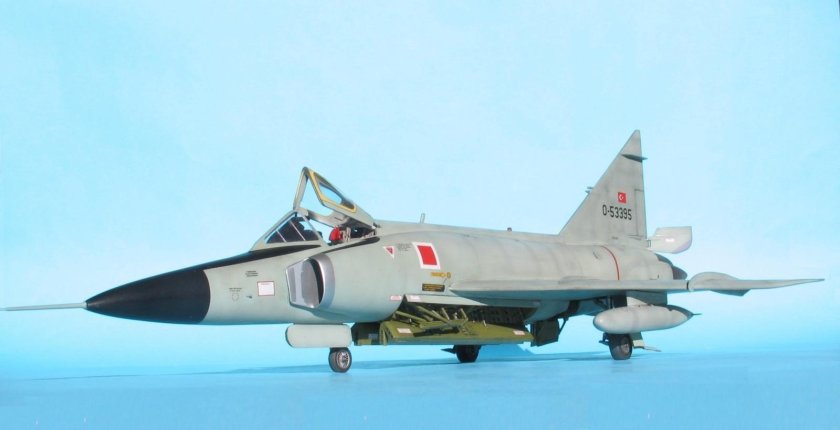 F-102 Delta Dagger 1/48