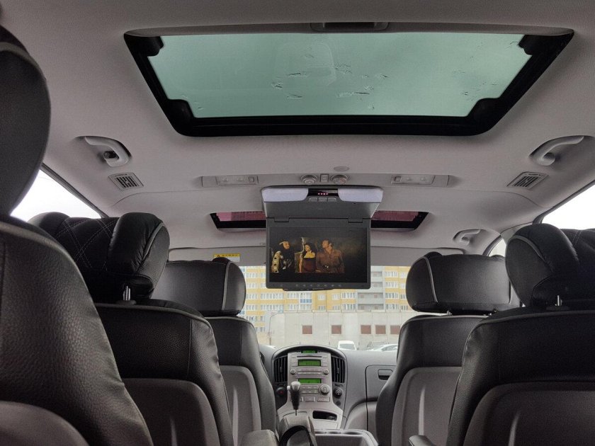Потолочный монитор Hyundai Grand Starex