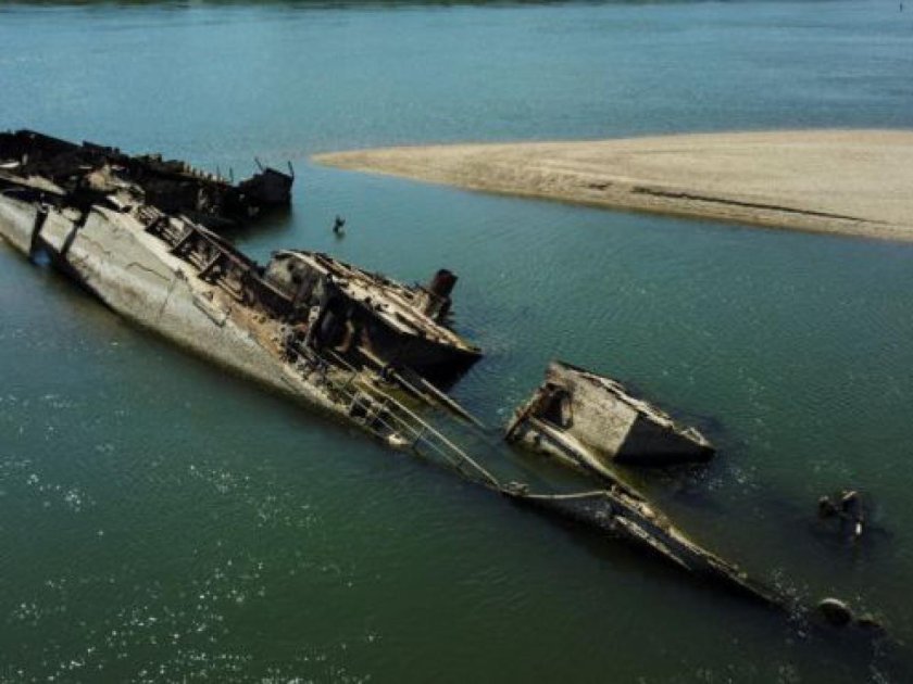 Обмелевший Дунай корабли