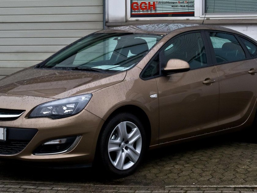 Опель Астра седан 2013