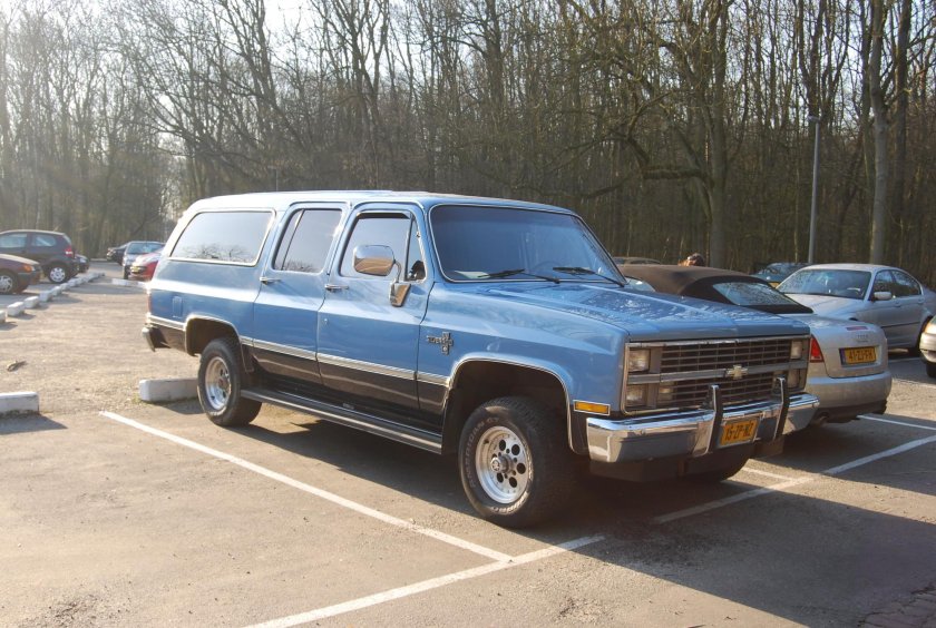 Chevrolet Suburban 8
