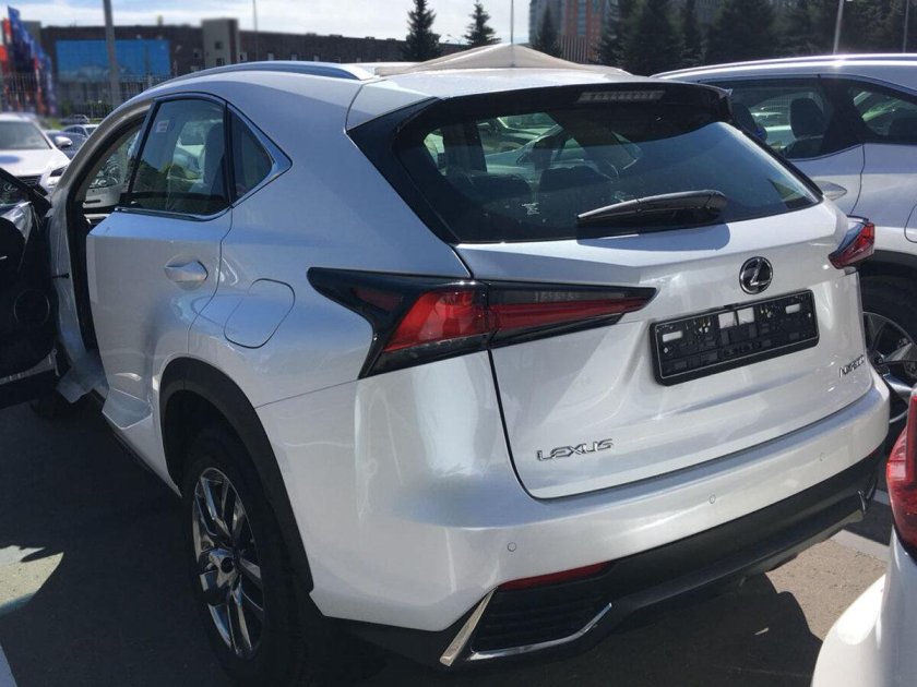 Lexus nx300h, ayz10