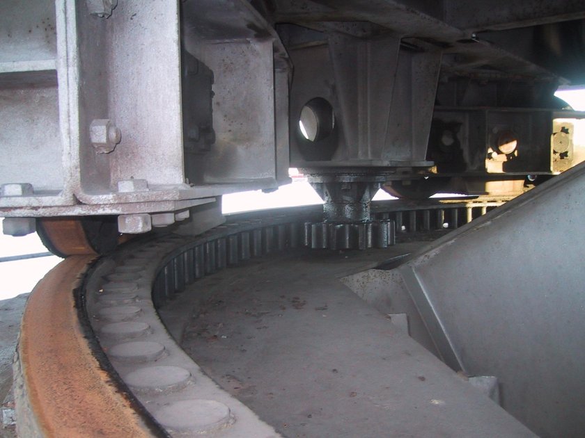 Опорно поворотный механизм портального крана