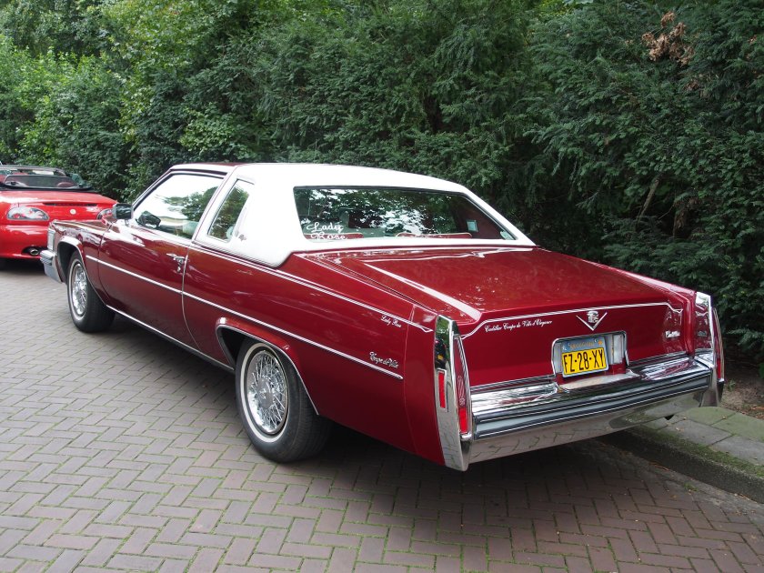 Кадиллак Coupe Deville