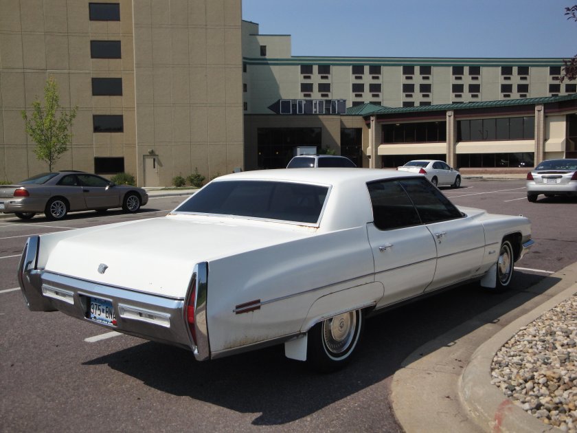 Cadillac sedan 1971