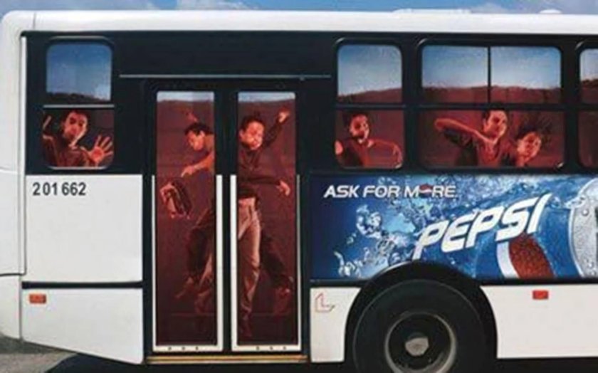 Креативная реклама на автобусе