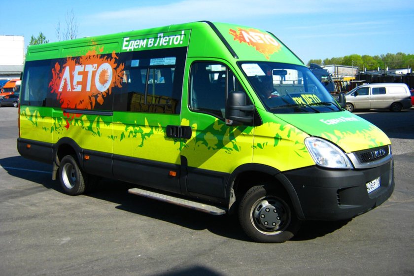 Брендированный микроавтобус
