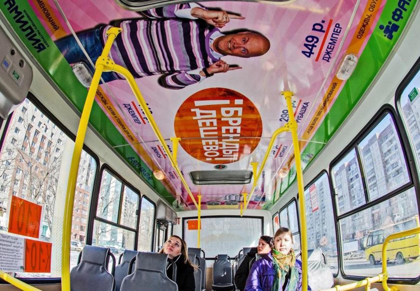 Реклама внутри автобуса