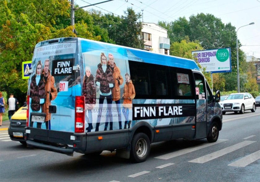 Реклама на микроавтобусе