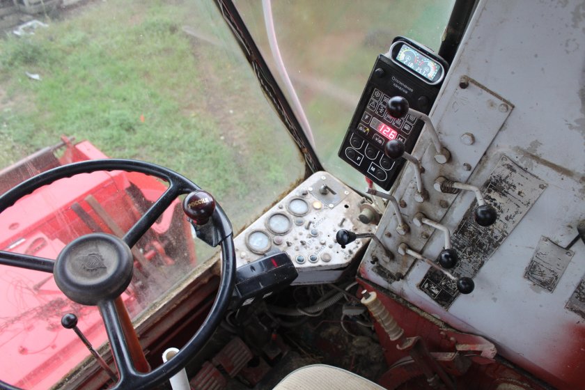 Приборный щиток комбайна Нива