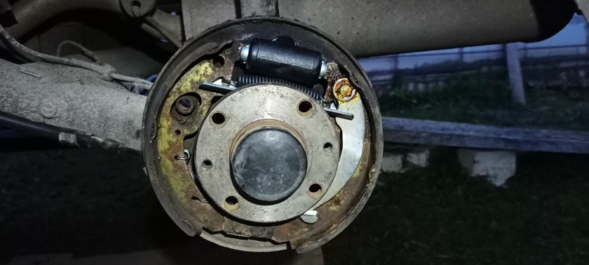 Клинит заднее колесо ВАЗ 2109