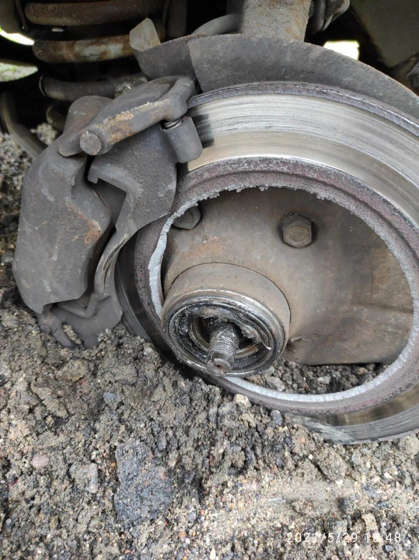 Отвалилось колесо