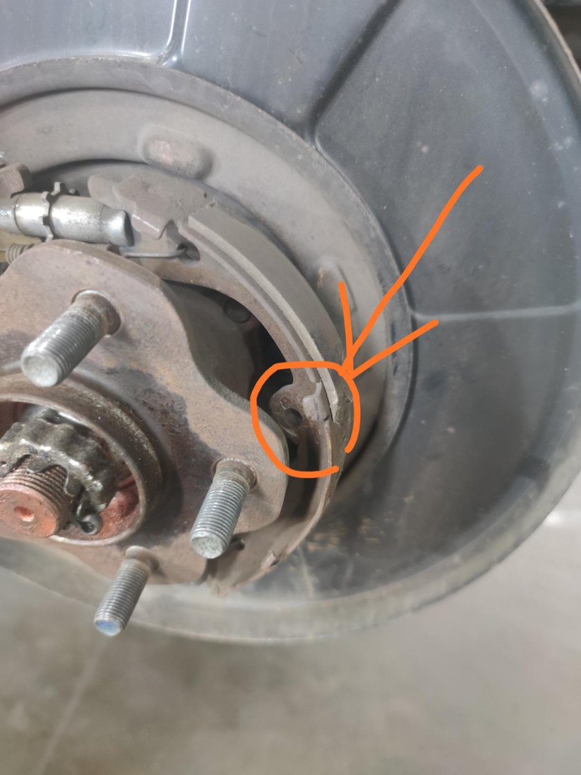 Звонкий ЦОКАЮЩИЙ звук правого колеса акцент