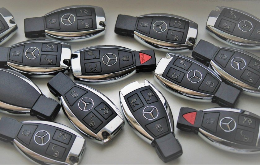 Ключ Мерседес w221
