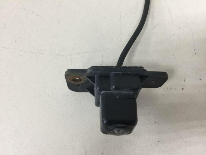 Сколько стоят камеры заднего вида на Мицубиси Паджеро спорт 1 на Озон