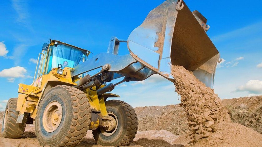 Погрузчик с песком