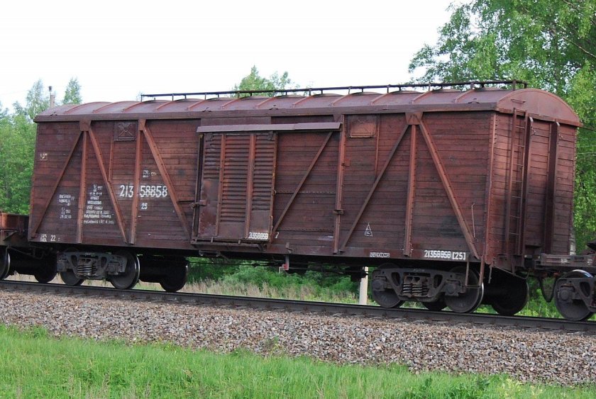 Крытый вагон 11-066