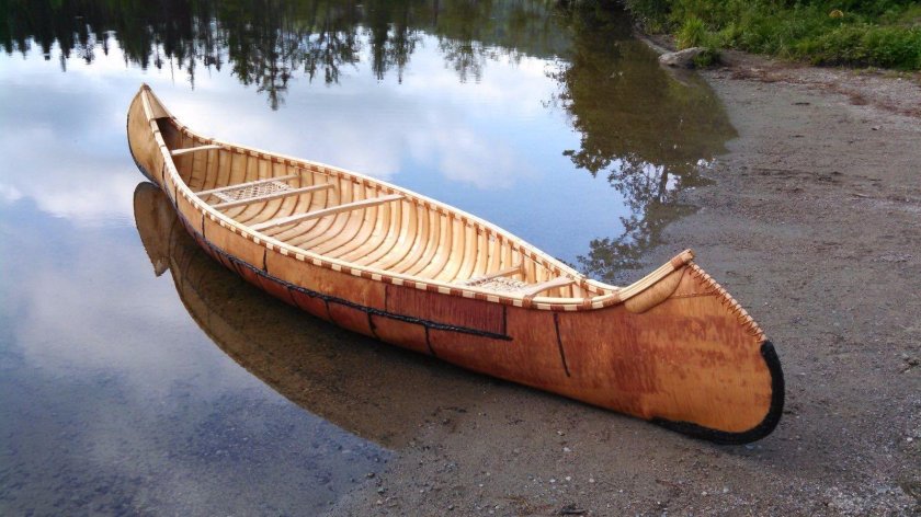 Canoe лодка
