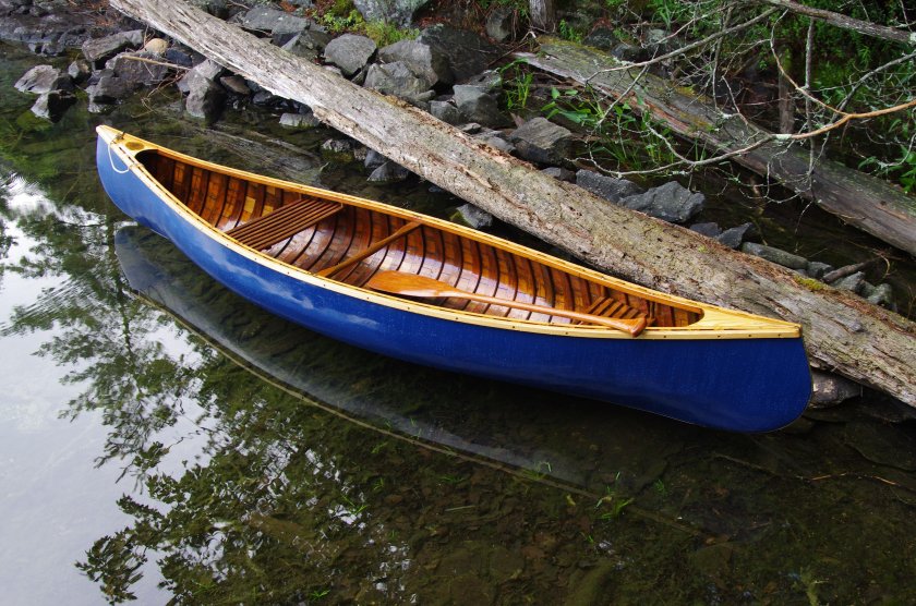 Каноэ лодка
