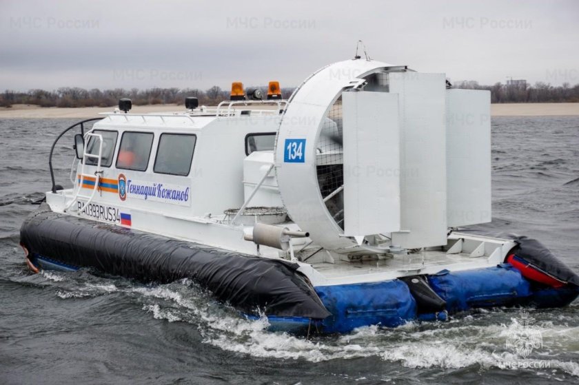 Многофункциональный поисково-спасательный катер "Лидер 10".