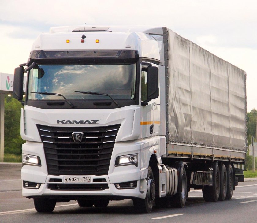 Седельный тягач КАМАЗ 54901