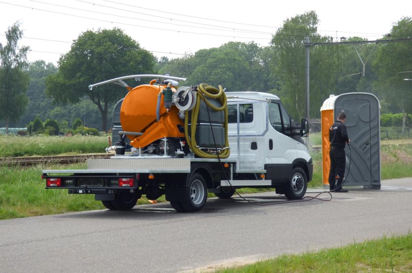 Машина для очистки туалетов