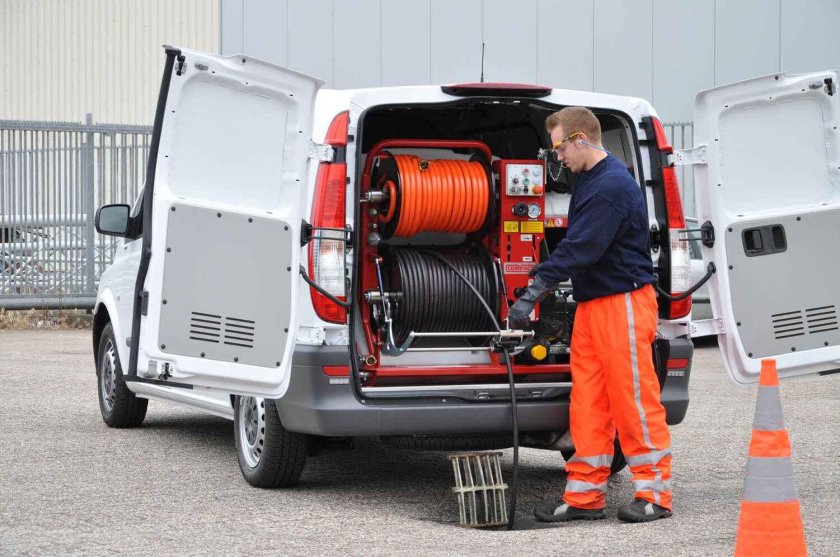 Гидродинамическая каналопромывочная машина