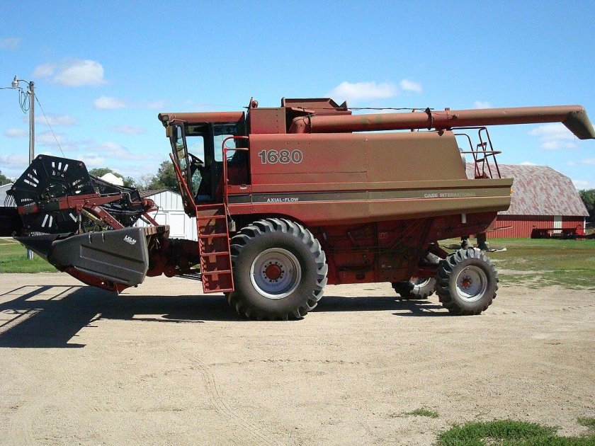 Кейс 2577 комбайн