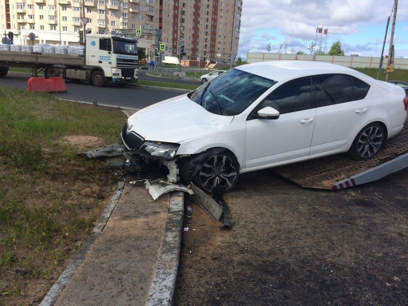 Шкода Октавия а7 белая ДТП