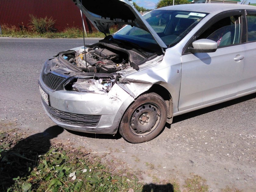 Разбитая Шкода Октавия а5 серая