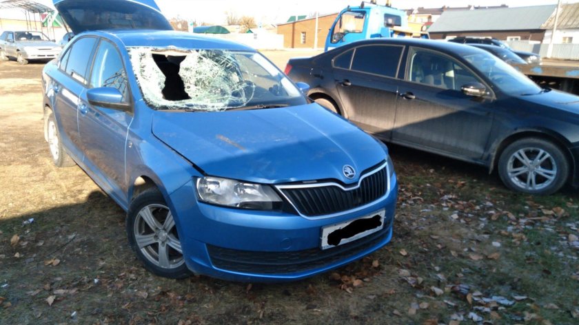 Машина Шкода Рапид авария