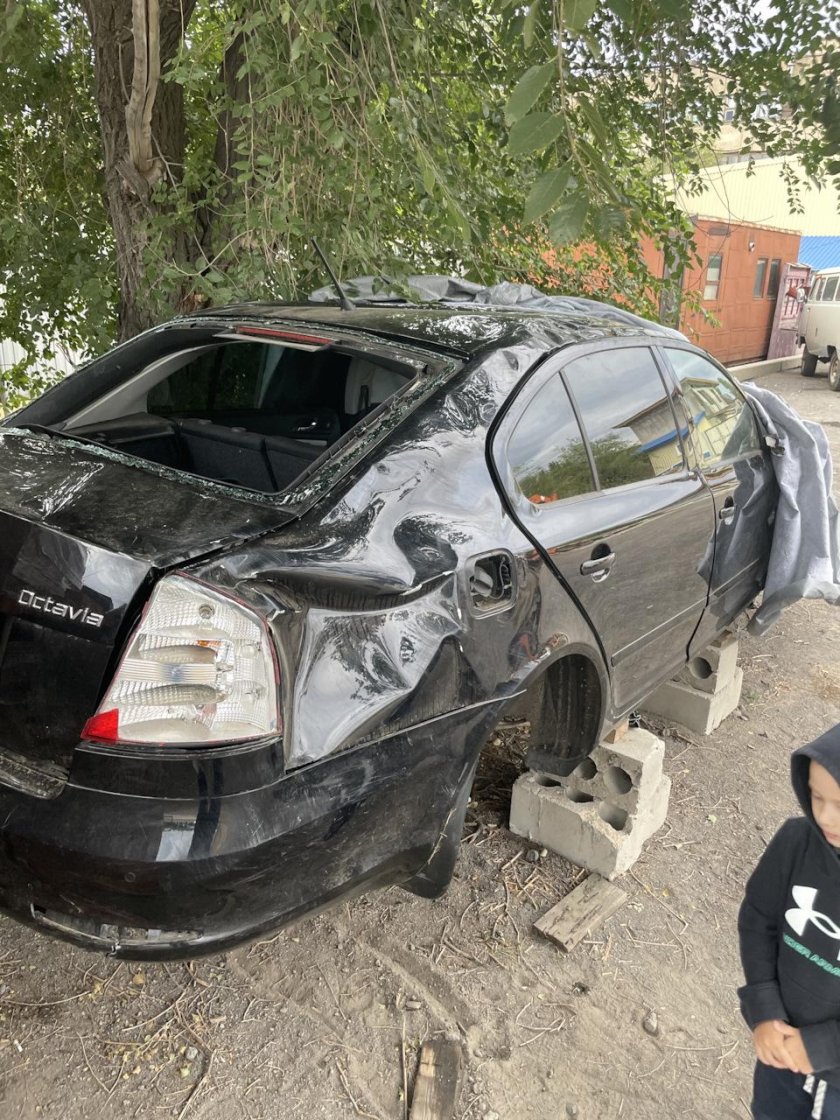 Разбитая Вольво s80