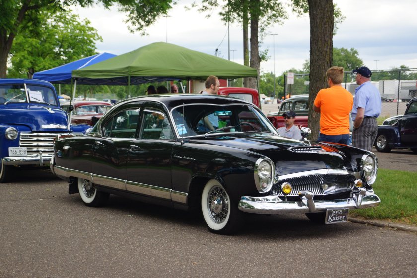 1953 Kaiser Manhattan