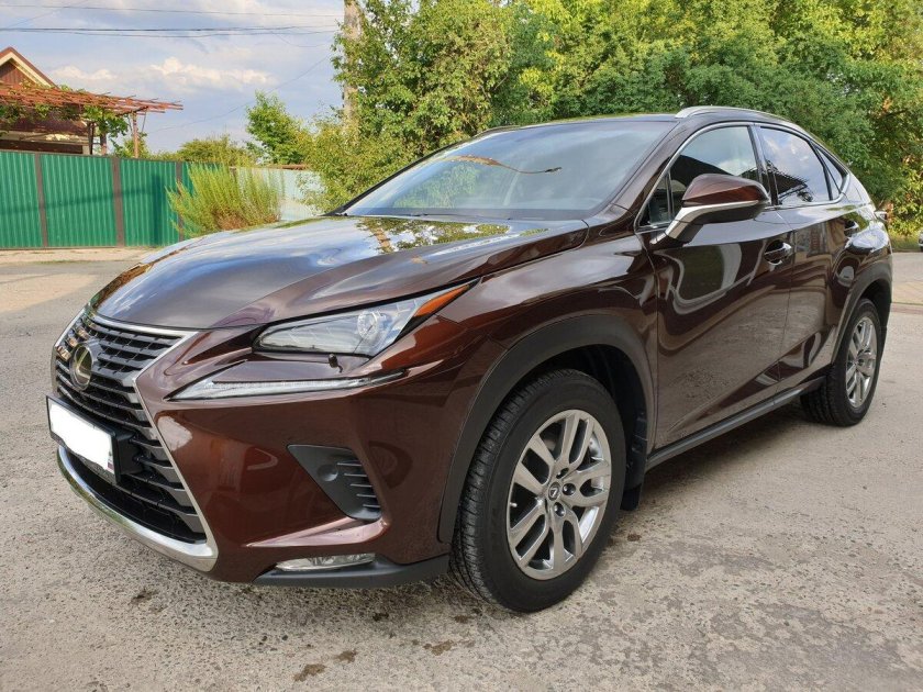 Лексус НХ 200 коричневый
