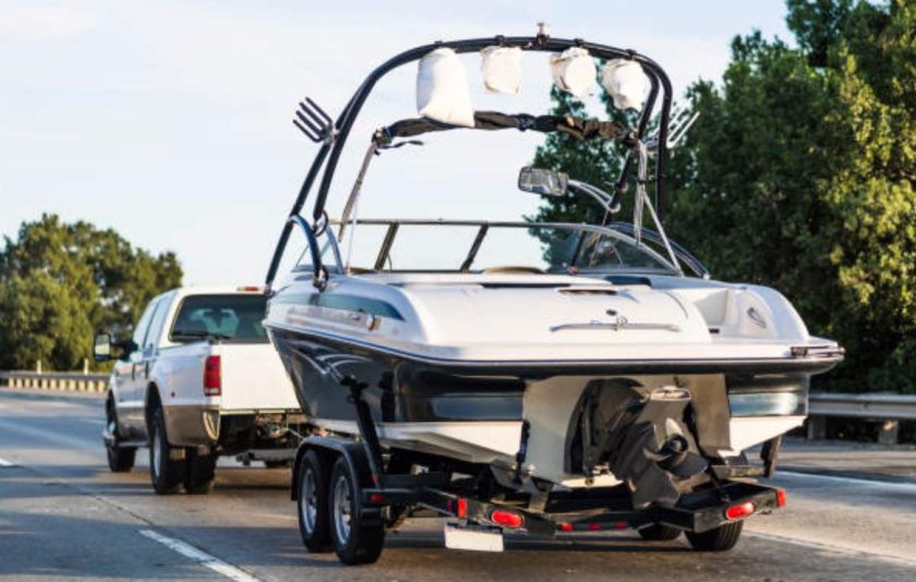 Трак для буксировки катера