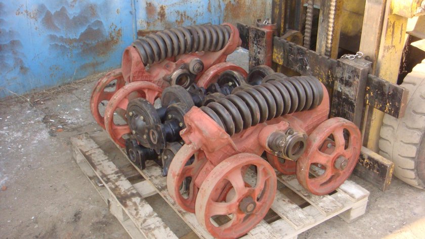 Каретка трактора ДТ-75