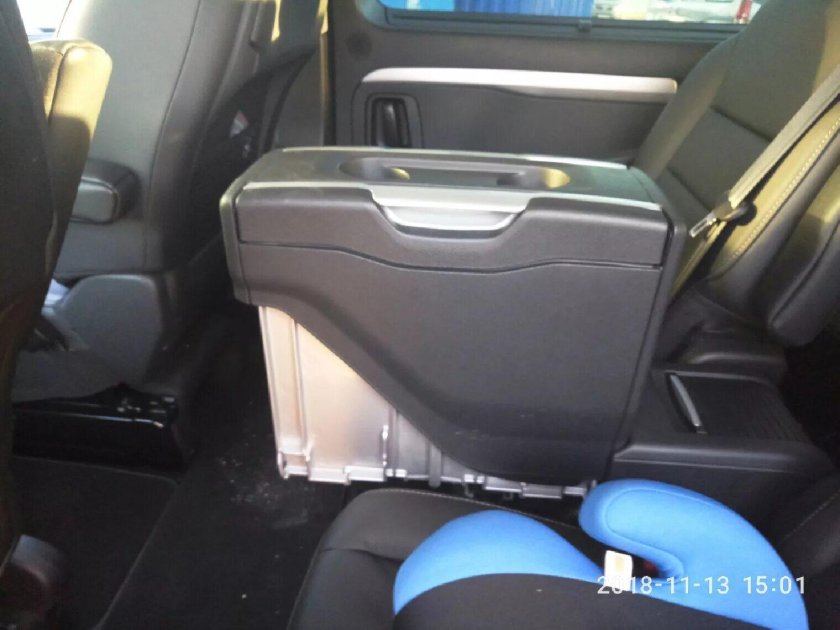 Подлокотник для Peugeot traveller между сиденьями