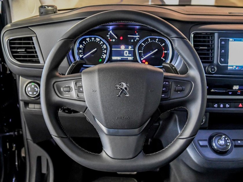 Пежо Тревеллер 2021 салон