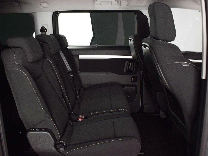 Пежо минивэн Тревелер 2018 салон