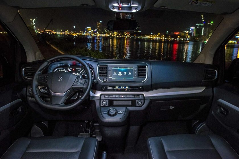 Пежо Травеллер 2020