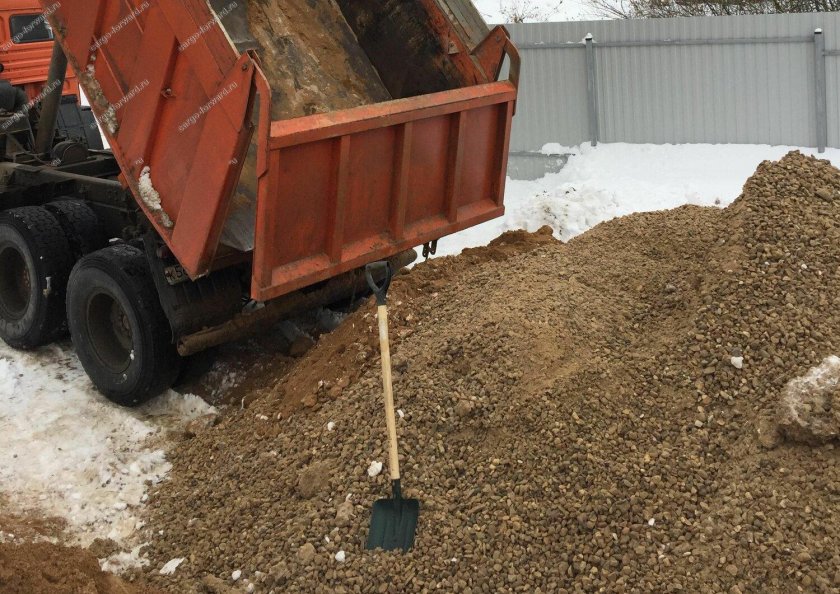 Самосвал 30т с ПГС разгрузка