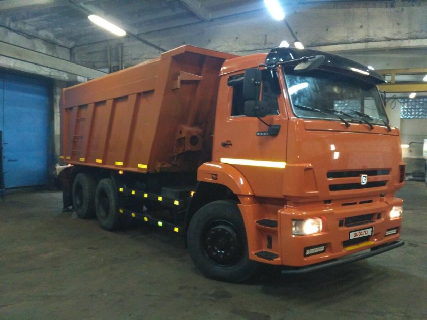 Самосвал КАМАЗ 6520-63
