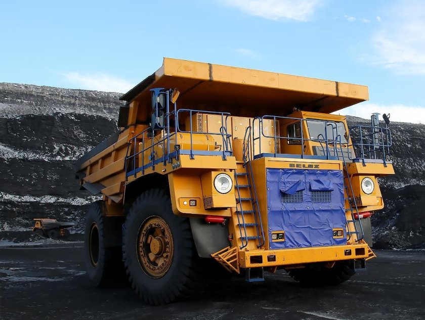 БЕЛАЗ карьерный самосвал 130 тонн