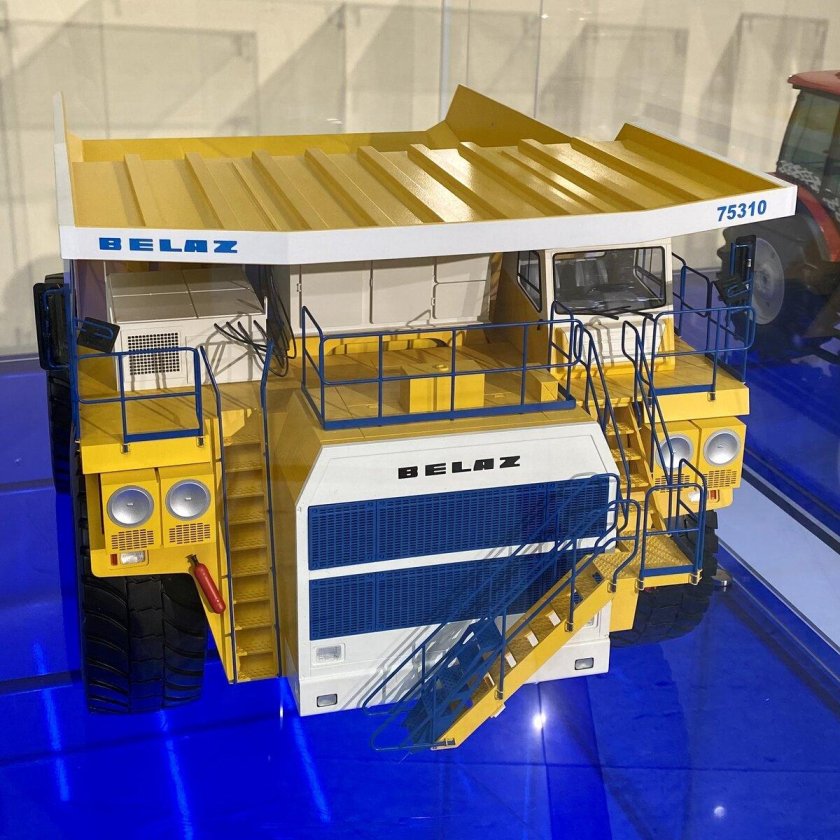 Самосвал БЕЛАЗ 7555 В