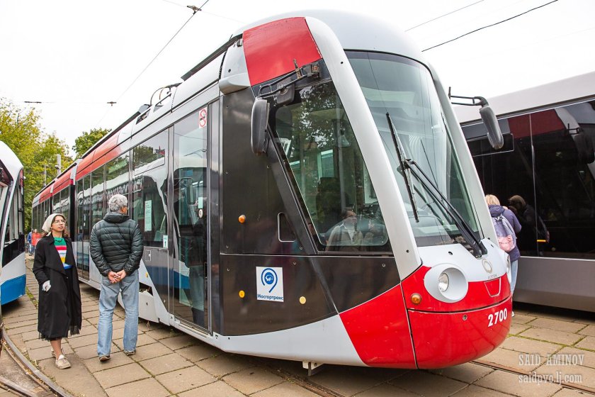 Трехсекционный трамвай