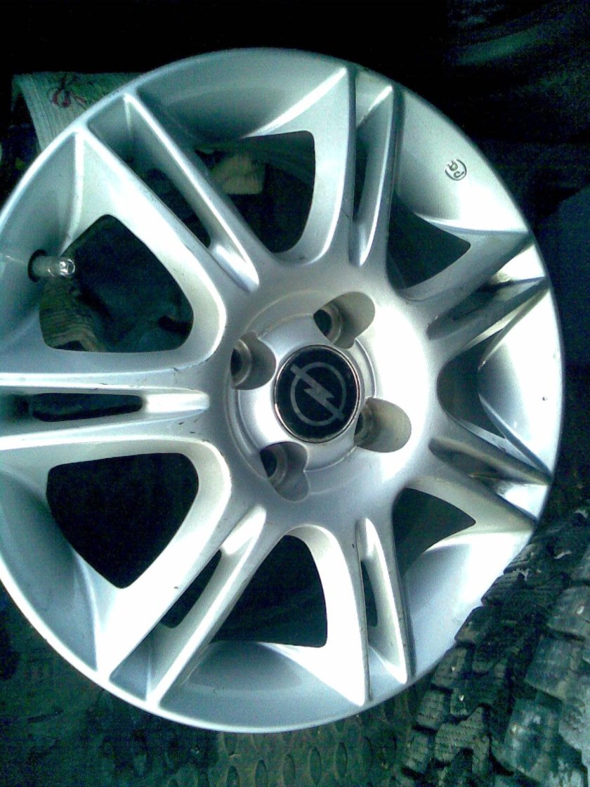 Опель Корса на дисках r16