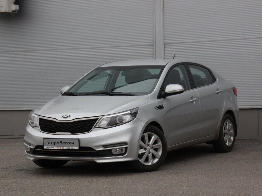 Киа Рио универсал серебристого цвета