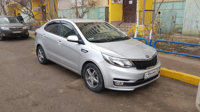 Kia Rio 2015 серебристый