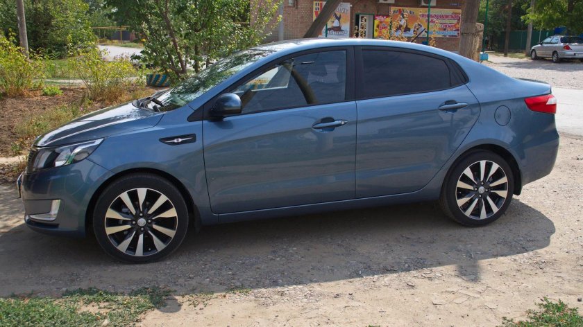 Kia Rio 3 голубая